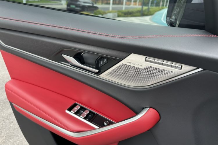 Used Jaguar F-PACE 2024 P250 R-Dynamic HSE Interior 10