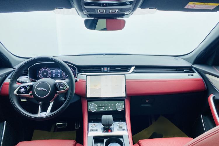 Used Jaguar F-PACE 2024 P250 R-Dynamic SE Interior 11