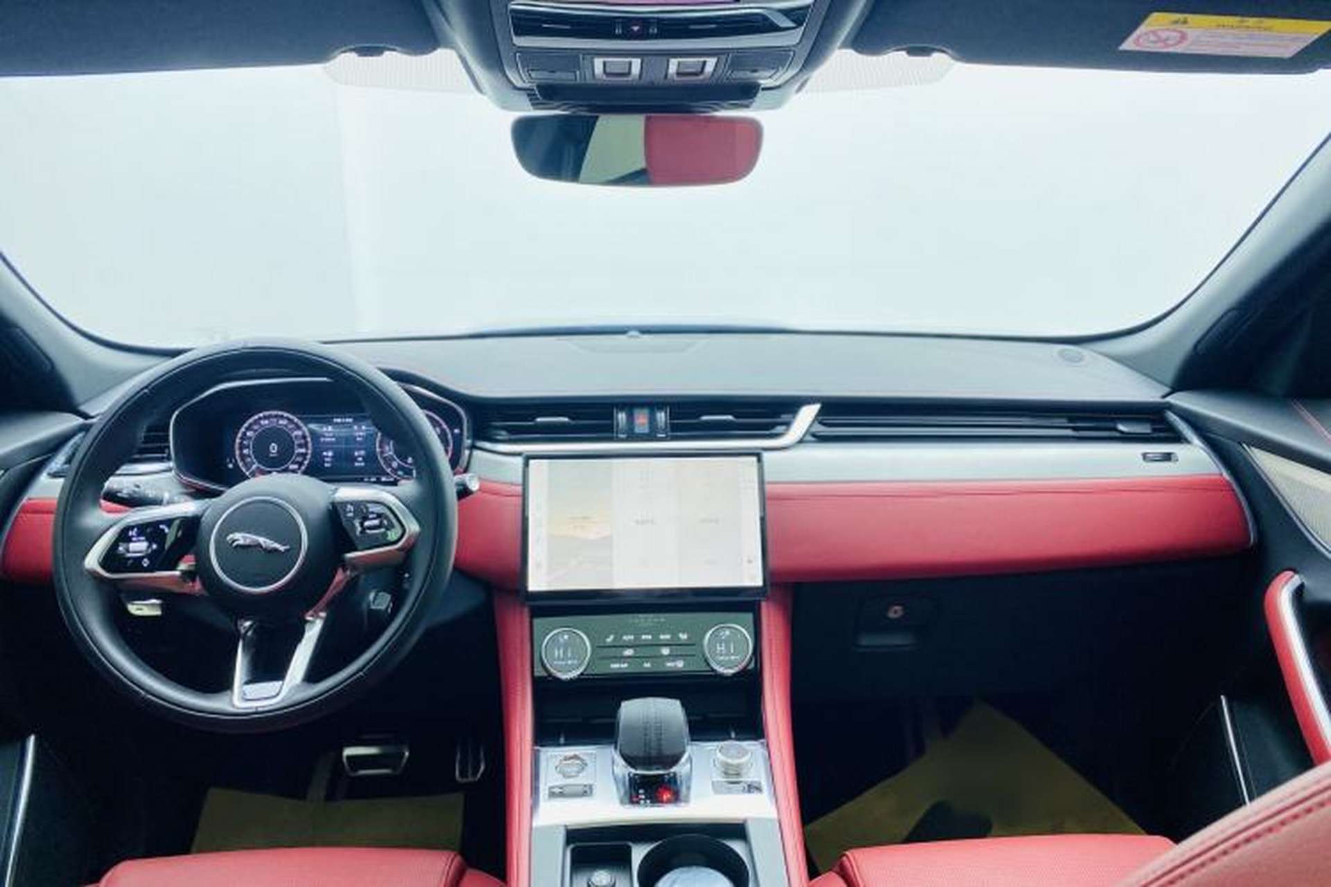 Used Jaguar F-PACE 2024 P250 R-Dynamic SE Interior 11