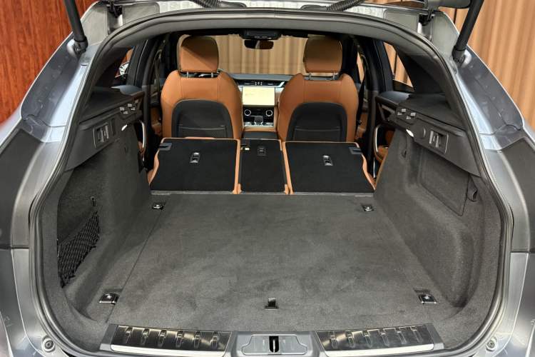 Used Jaguar F-PACE 2024 P250 R-Dynamic SE Interior 13