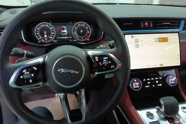 Used Jaguar F-PACE 2024 P250 R-Dynamic HSE Interior 2