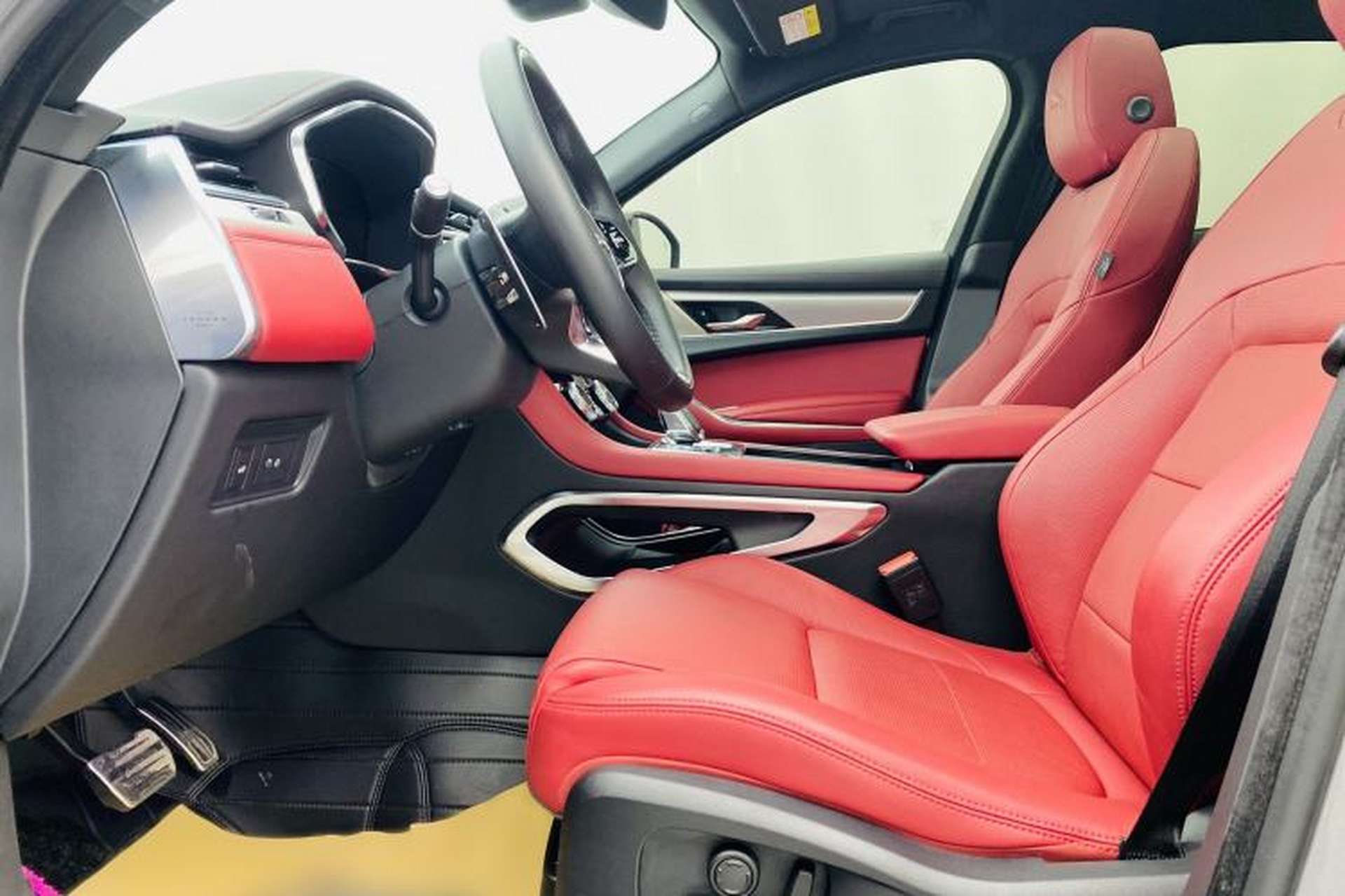 Used Jaguar F-PACE 2024 P250 R-Dynamic SE Interior 2