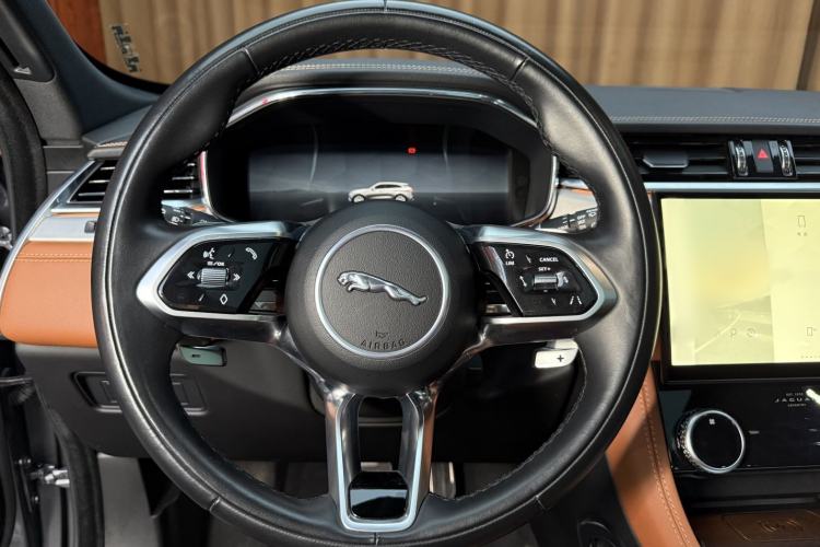 Used Jaguar F-PACE 2024 P250 R-Dynamic SE Interior 2
