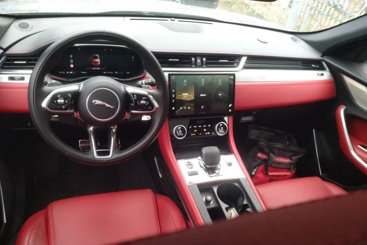 Used Jaguar F-PACE 2024 P250 R-Dynamic SE Interior 2