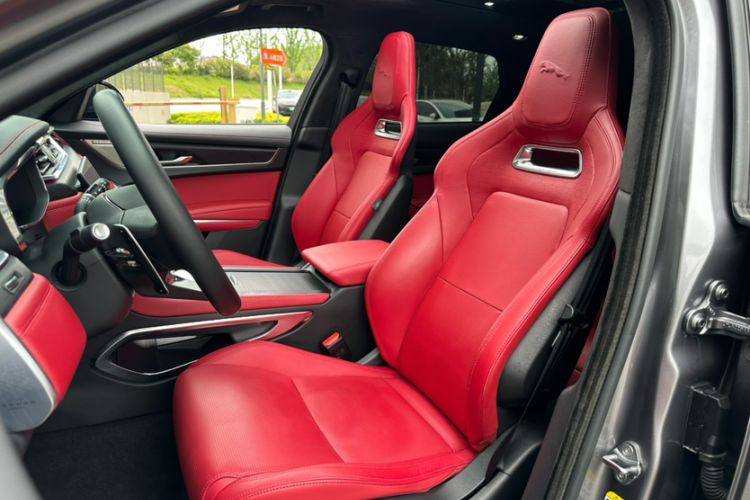 Used Jaguar F-PACE 2024 P250 R-Dynamic HSE Interior 2