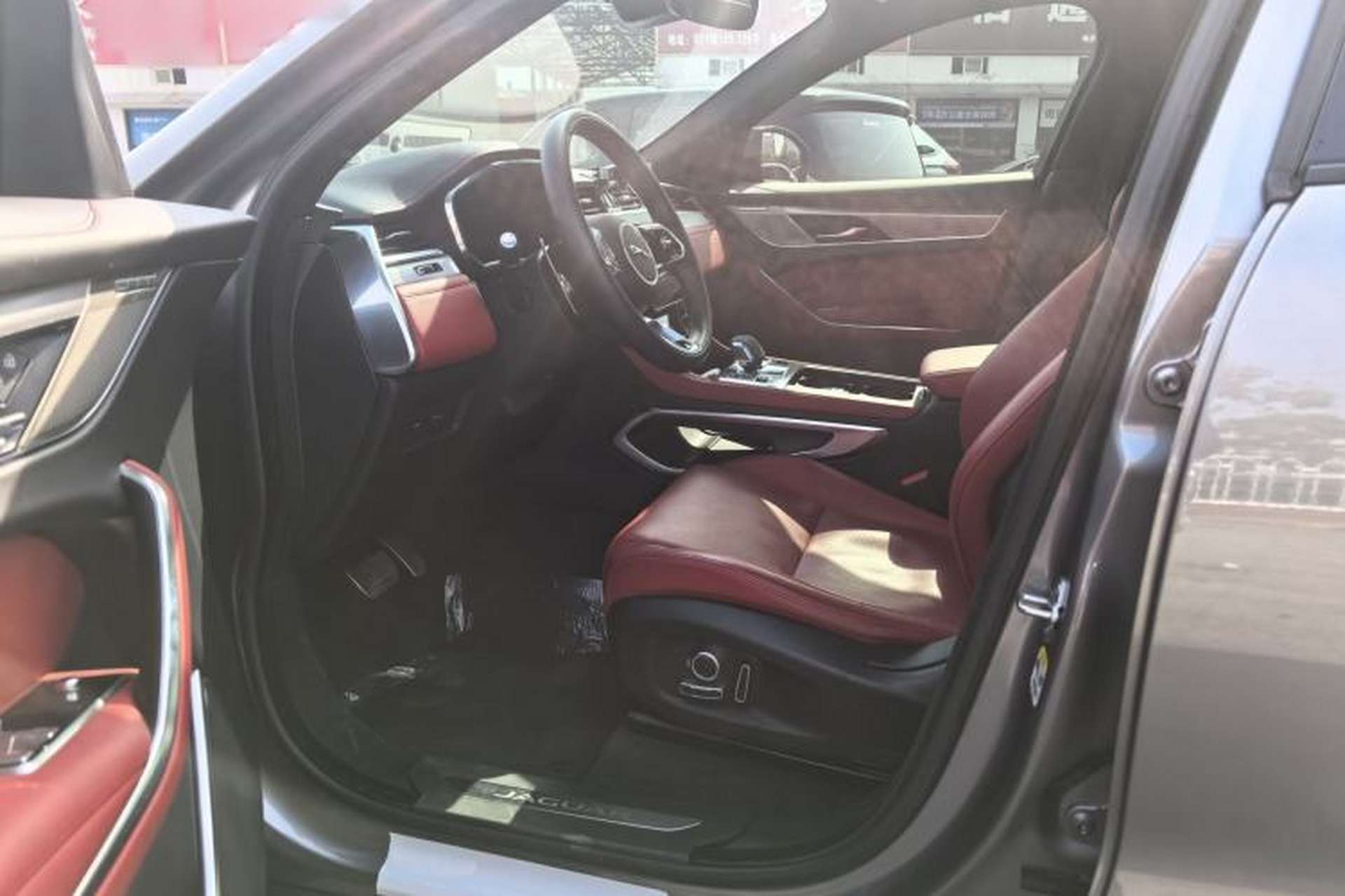 Used Jaguar F-PACE 2024 P250 R-Dynamic SE Interior 2
