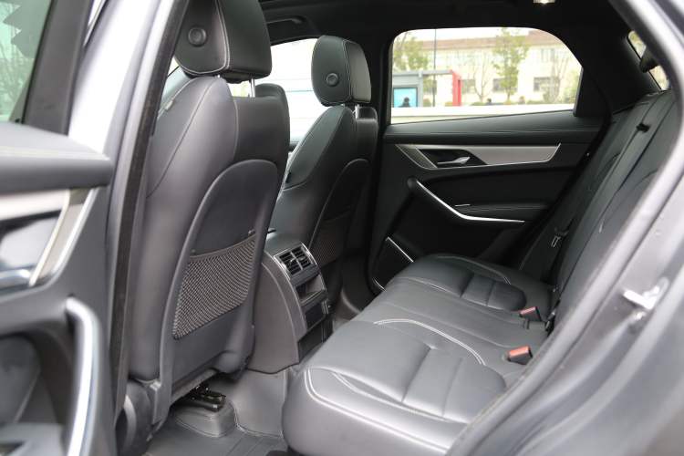 Used Jaguar F-PACE 2024 P250 R-Dynamic SE Interior 3