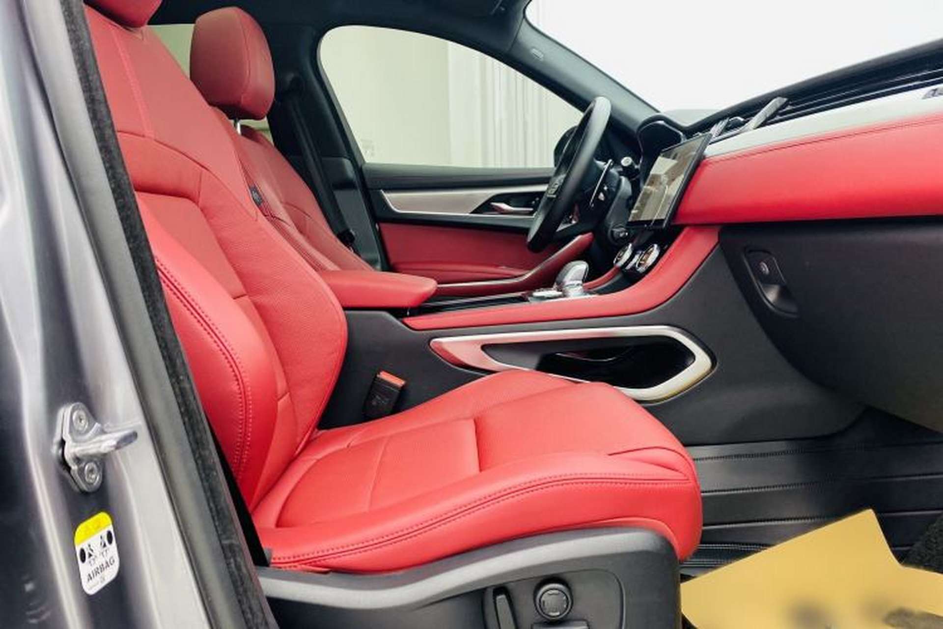 Used Jaguar F-PACE 2024 P250 R-Dynamic SE Interior 3