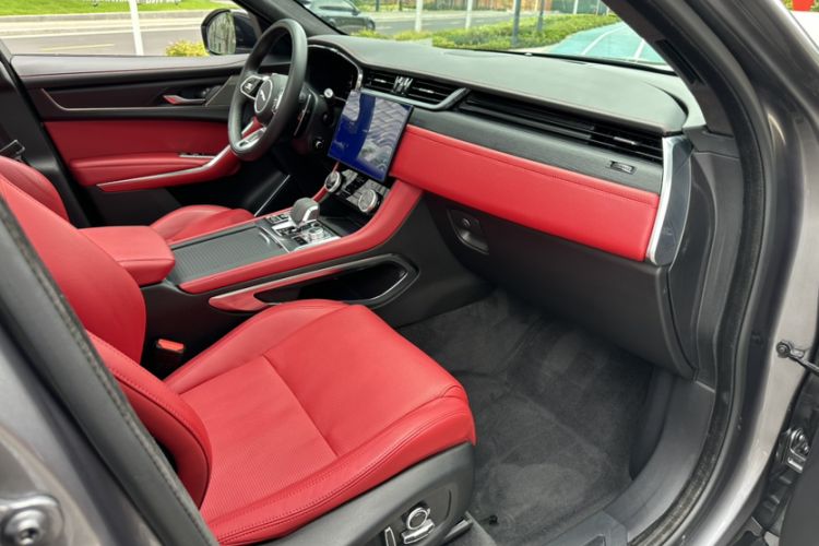 Used Jaguar F-PACE 2024 P250 R-Dynamic HSE Interior 3