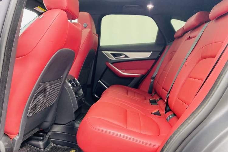 Used Jaguar F-PACE 2024 P250 R-Dynamic SE Interior 4