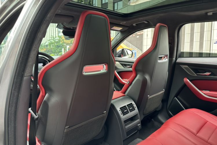 Used Jaguar F-PACE 2024 P250 R-Dynamic HSE Interior 4