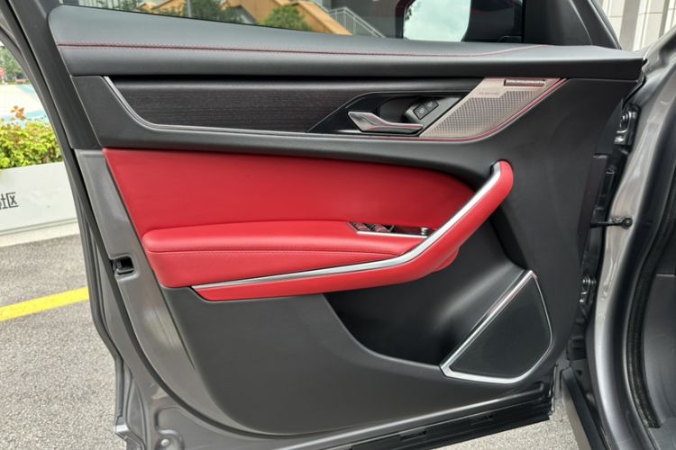 Used Jaguar F-PACE 2024 P250 R-Dynamic HSE Interior 6