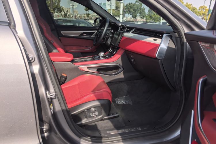 Used Jaguar F-PACE 2024 P250 R-Dynamic SE Interior 6