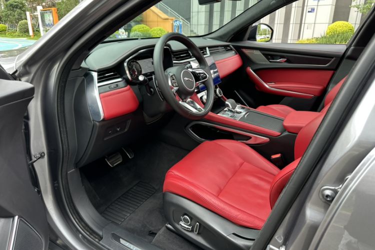 Used Jaguar F-PACE 2024 P250 R-Dynamic HSE Interior 7