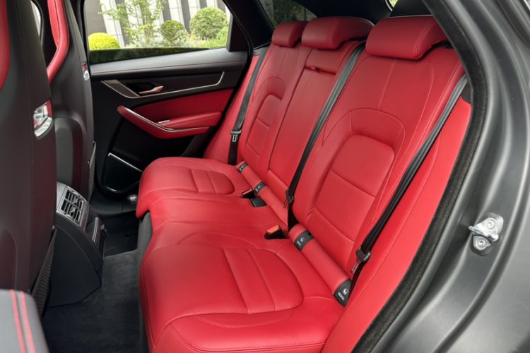 Used Jaguar F-PACE 2024 P250 R-Dynamic HSE Interior 8