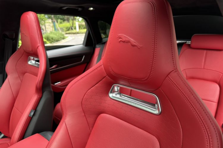 Used Jaguar F-PACE 2024 P250 R-Dynamic HSE Interior 9