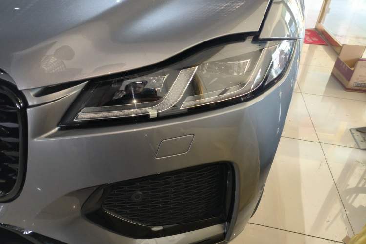 Used Jaguar F-PACE 2024 P250 R-Dynamic SE Left Front Headlight