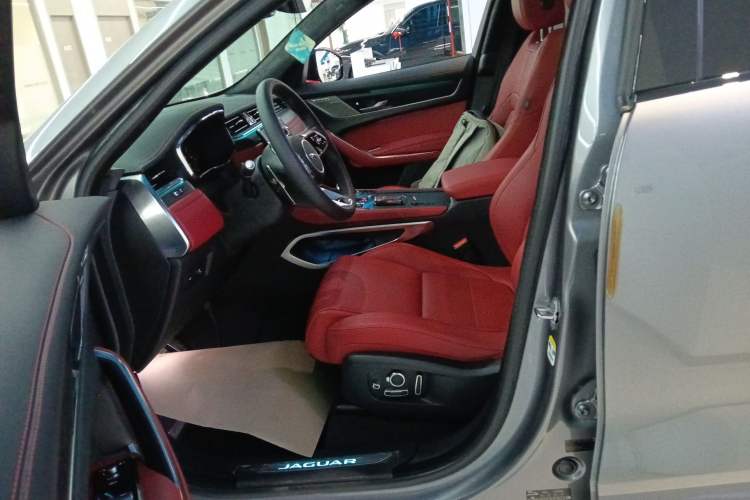 Used Jaguar F-PACE 2024 P250 R-Dynamic HSE Left Front Seat