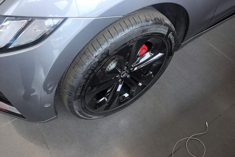 Used Jaguar F-PACE 2024 P400 SPORT Left Front Wheel Hub