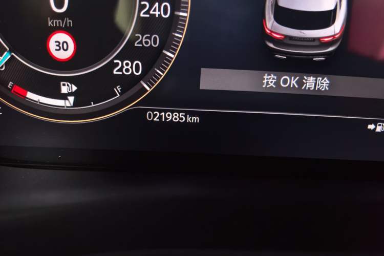 Used Jaguar F-PACE 2024 P250 R-Dynamic SE Odometer Close Up