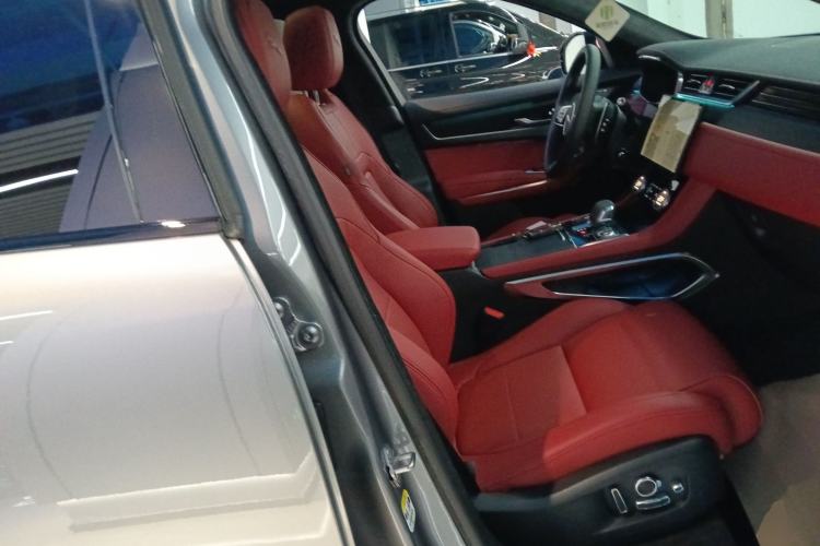 Used Jaguar F-PACE 2024 P250 R-Dynamic HSE Right Front Seat