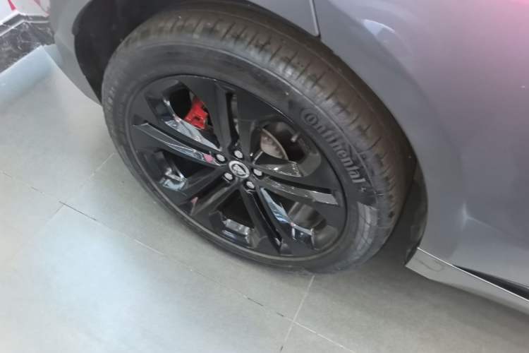 Used Jaguar F-PACE 2024 P400 SPORT Right Rear Wheel Hub