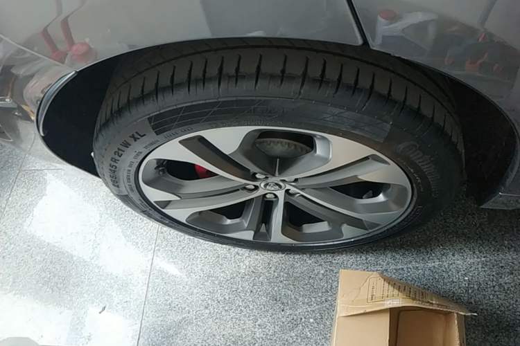 Used Jaguar F-PACE 2024 P250 R-Dynamic HSE Right Rear Wheel Hub
