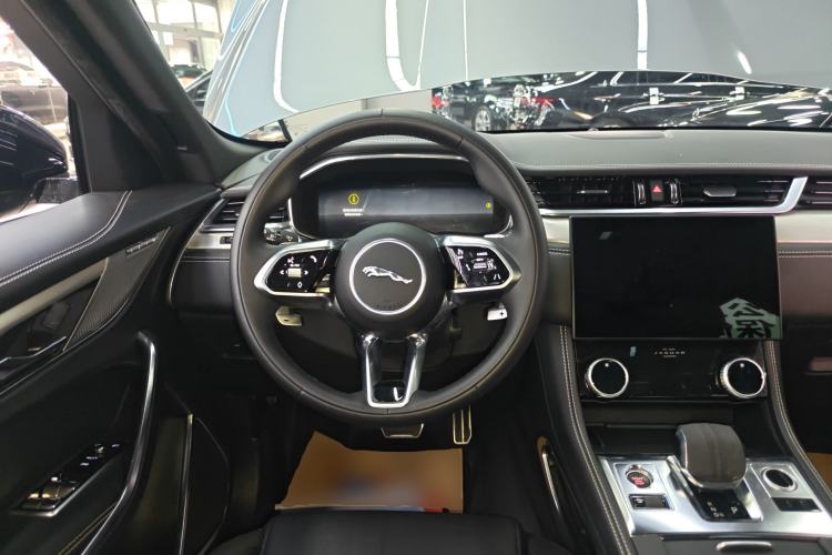 Used Jaguar F-PACE 2024 P250 R-Dynamic SE Steering Wheel