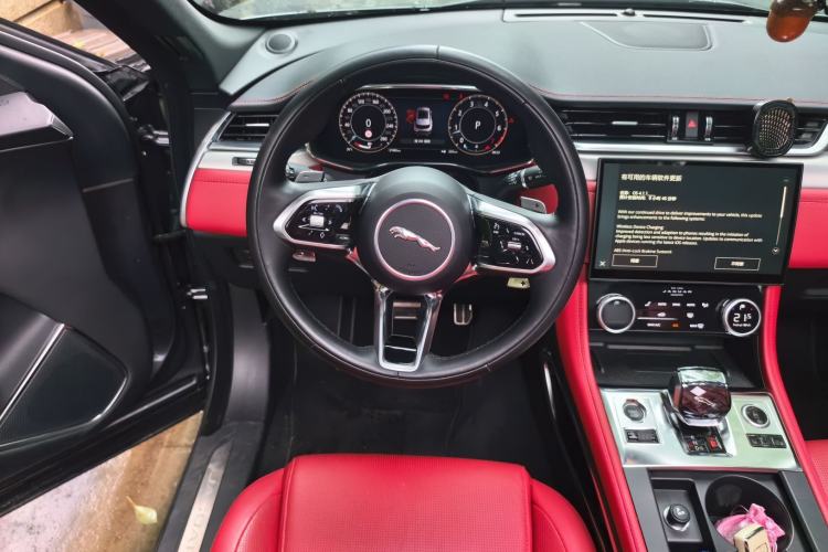 Used Jaguar F-PACE 2024 P250 R-Dynamic SE Steering Wheel