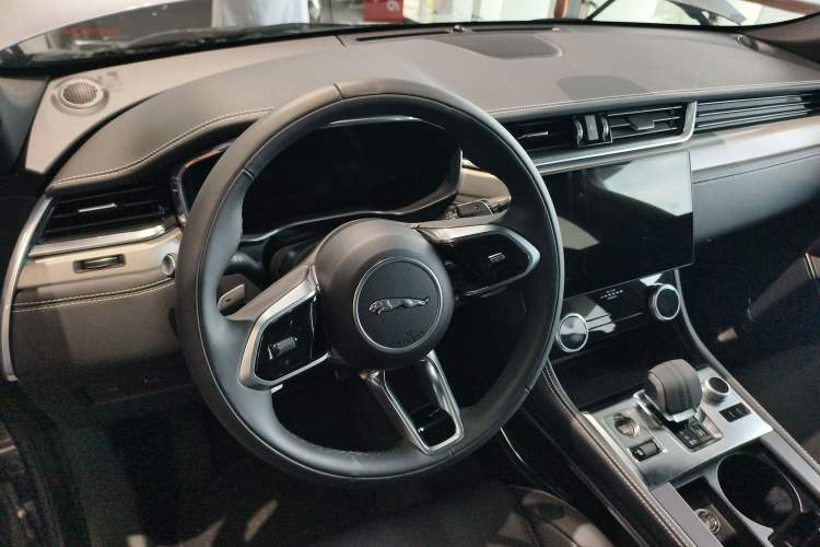 Used Jaguar F-PACE 2024 P250 R-Dynamic SE Steering Wheel