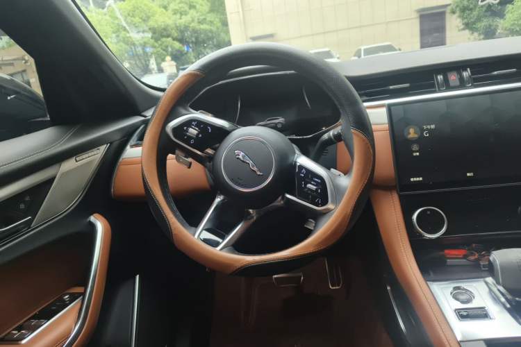 Used Jaguar F-PACE 2024 P250 R-Dynamic SE Steering Wheel