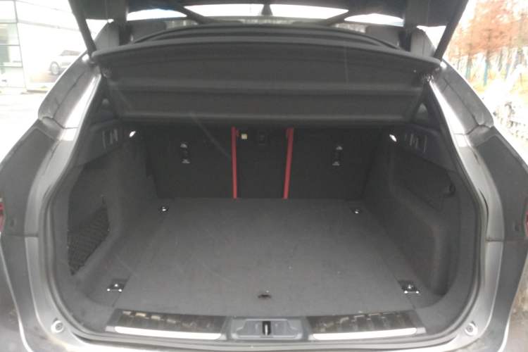 Used Jaguar F-PACE 2024 P250 R-Dynamic SE Trunk