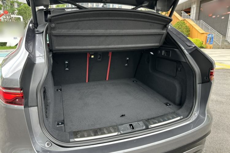 Used Jaguar F-PACE 2024 P250 R-Dynamic HSE Trunk
