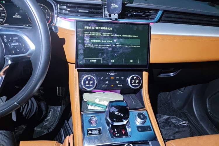 Used Jaguar F-PACE 2024 P250 R-Dynamic SE Audio And AC Panel