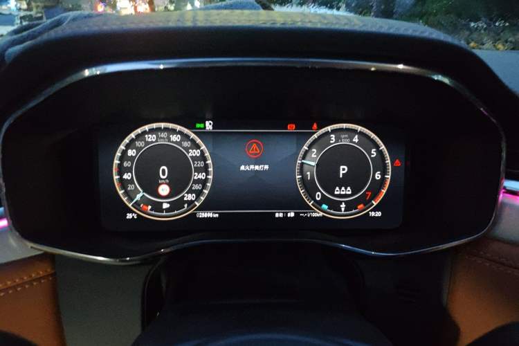 Used Jaguar F-PACE 2024 P250 R-Dynamic SE Instrument Cluster