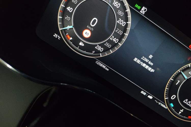 Used Jaguar F-PACE 2024 P250 R-Dynamic SE Odometer Close Up