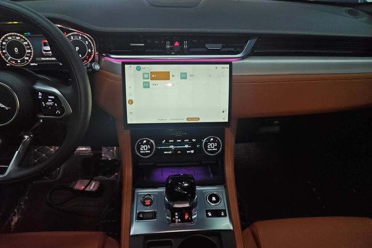 Used Jaguar F-PACE 2024 P250 R-Dynamic SE Audio And AC Panel