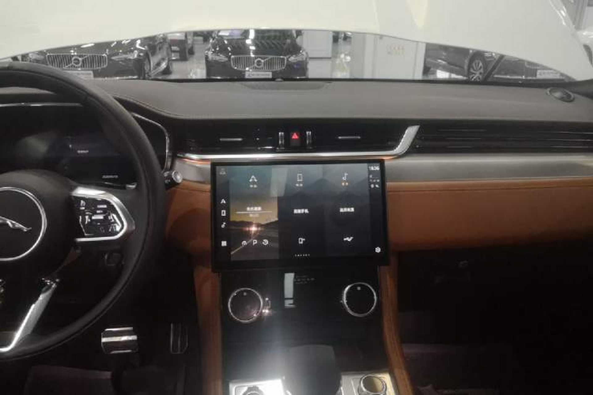 Used Jaguar F-PACE 2024 P250 R-Dynamic SE Audio And AC Panel