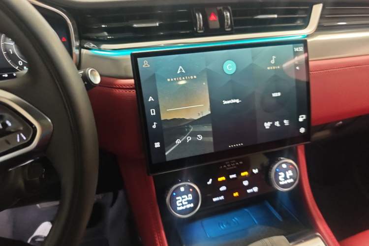 Used Jaguar F-PACE 2024 P250 R-Dynamic SE Audio And AC Panel