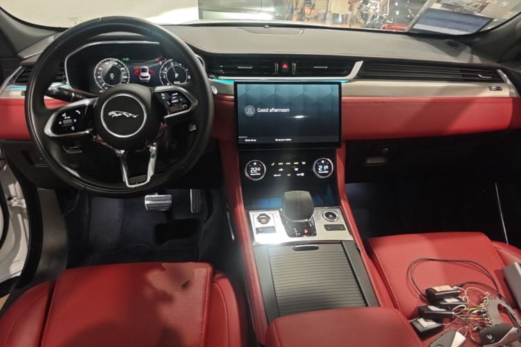 Used Jaguar F-PACE 2024 P250 R-Dynamic SE Center Console