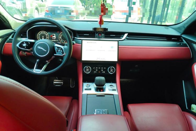 Used Jaguar F-PACE 2024 P250 R-Dynamic HSE Center Console