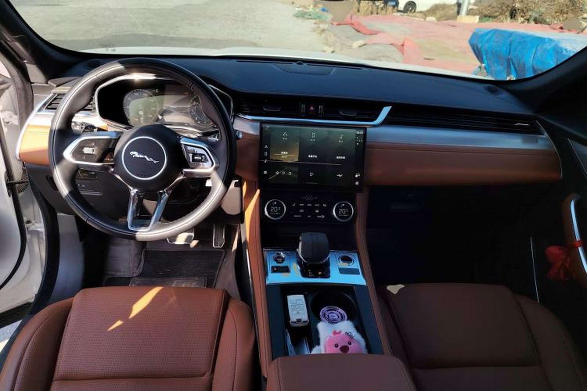 Used Jaguar F-PACE 2024 P250 R-Dynamic SE Center Console