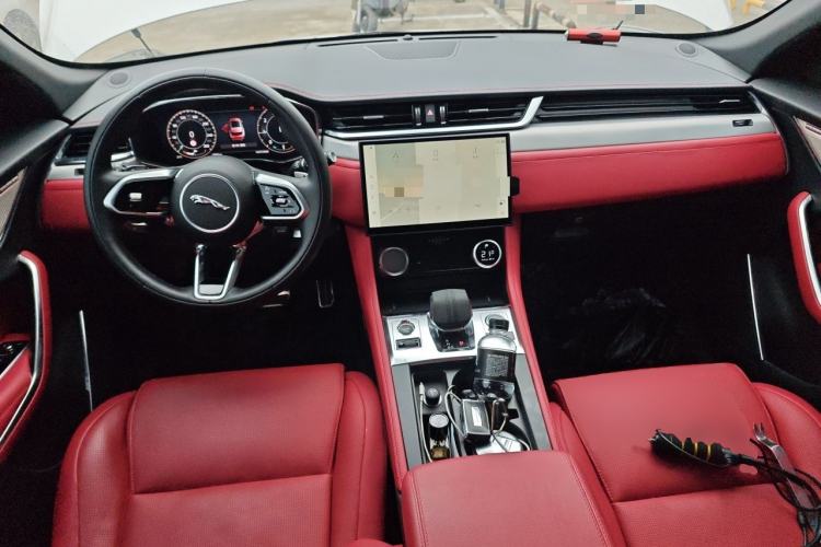 Used Jaguar F-PACE 2024 P250 R-Dynamic SE Center Console