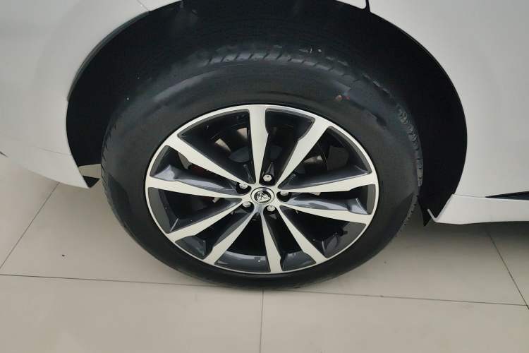 Used Jaguar F-PACE 2024 P250 R-Dynamic SE Exterior 8
