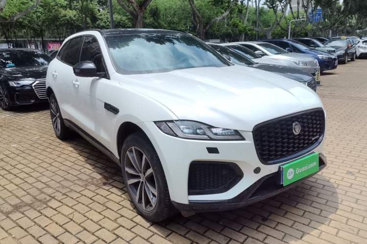 Used Jaguar F-PACE 2024 P250 R-Dynamic SE Front Right 45 Deg