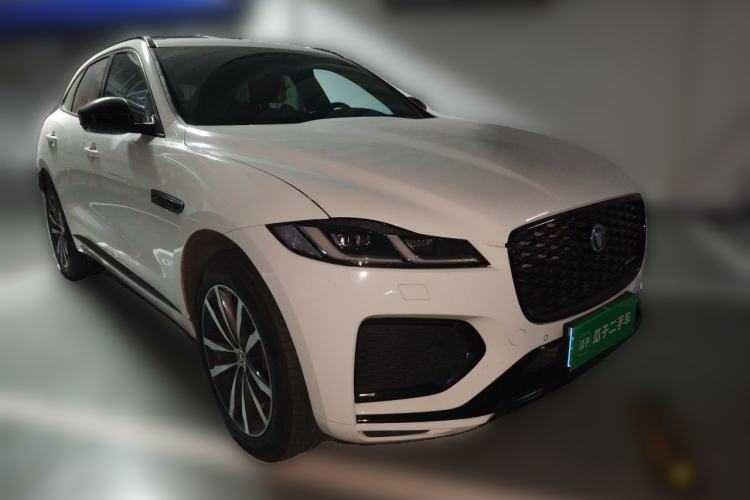 Used Jaguar F-PACE 2024 P250 R-Dynamic SE Front Right 45 Deg