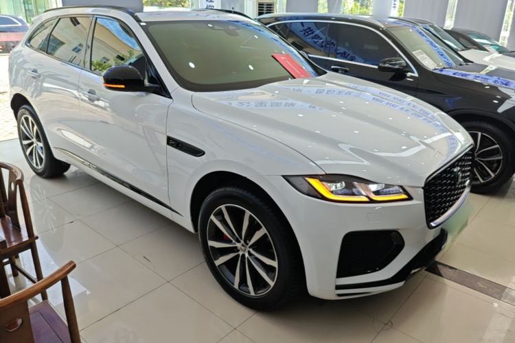 Used Jaguar F-PACE 2024 P250 R-Dynamic SE Front Right 45 Deg