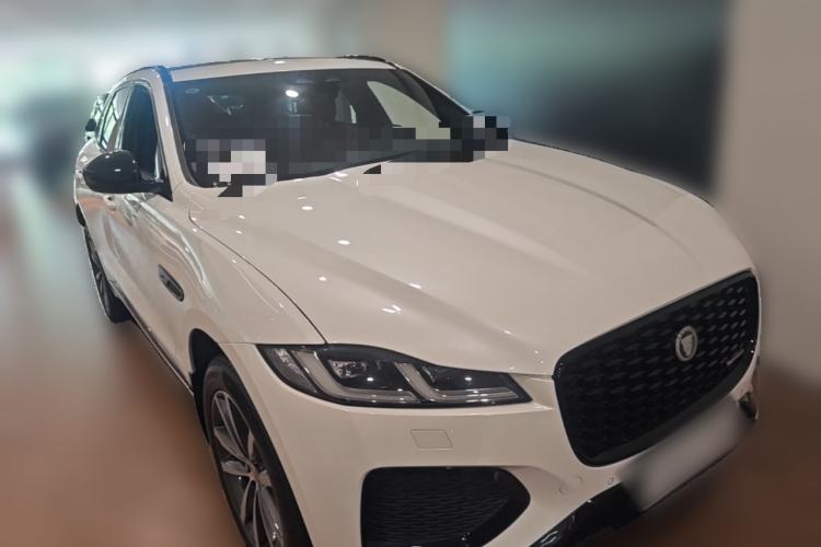 Used Jaguar F-PACE 2024 P250 R-Dynamic SE Front Right 45 Deg
