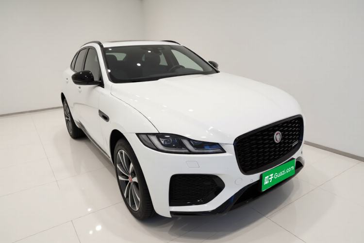 Used Jaguar F-PACE 2024 P250 R-Dynamic SE Front Right 45 Deg