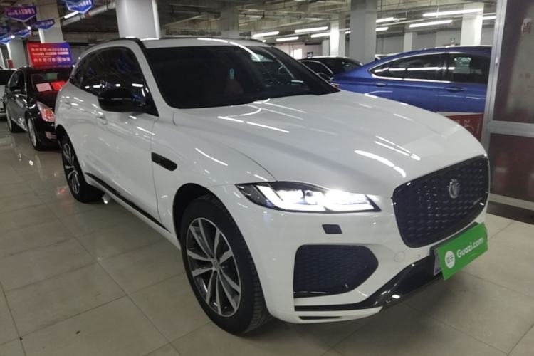 Used Jaguar F-PACE 2024 P250 R-Dynamic SE Front Right 45 Deg